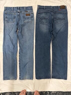 Lot of 2 Men’s 33x32 Wrangler George Straight and Relaxed Bootcut Denim Jeans